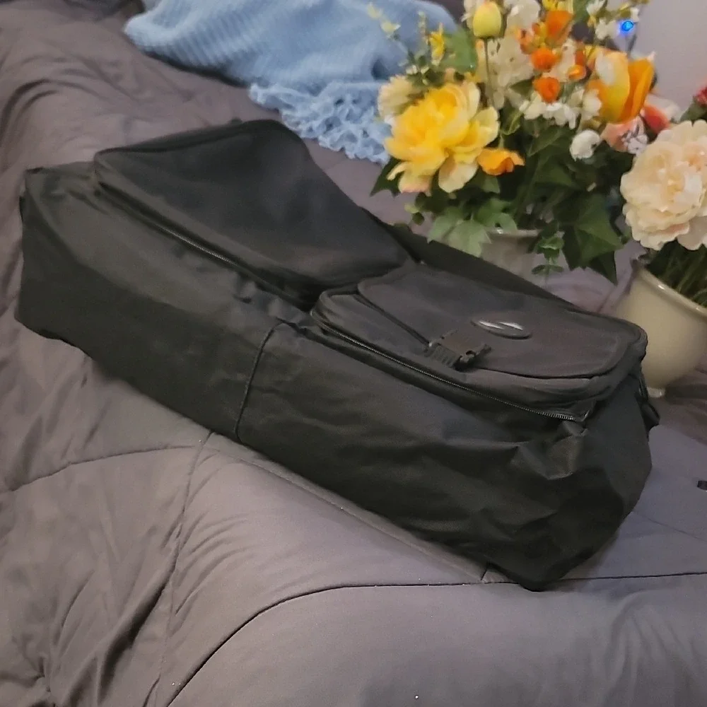 AMERICAN TOURISTER Black Duffel Bag with Dual Front Pockets